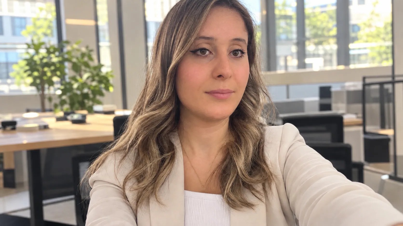 Portrait de Sarah, comptable et responsable clients